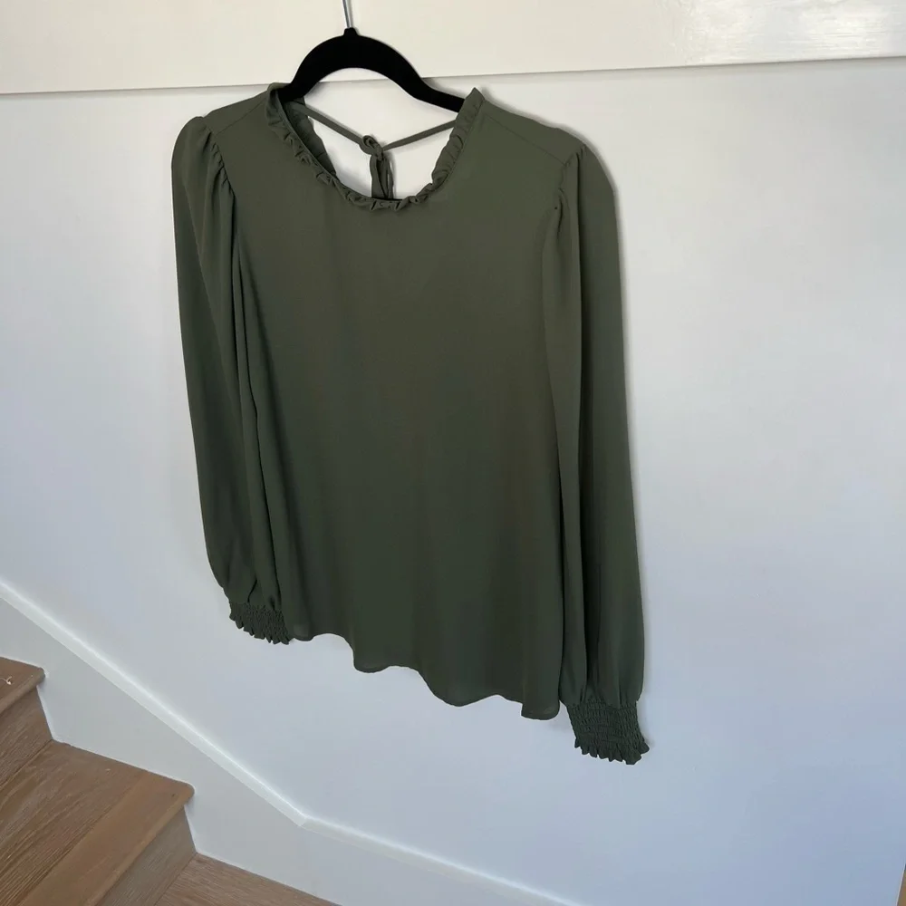LOFT Ruffle-Neck Blouse in Olive Green with Tie Back and Smoked Sleeve Size S - Picture 4 of 16